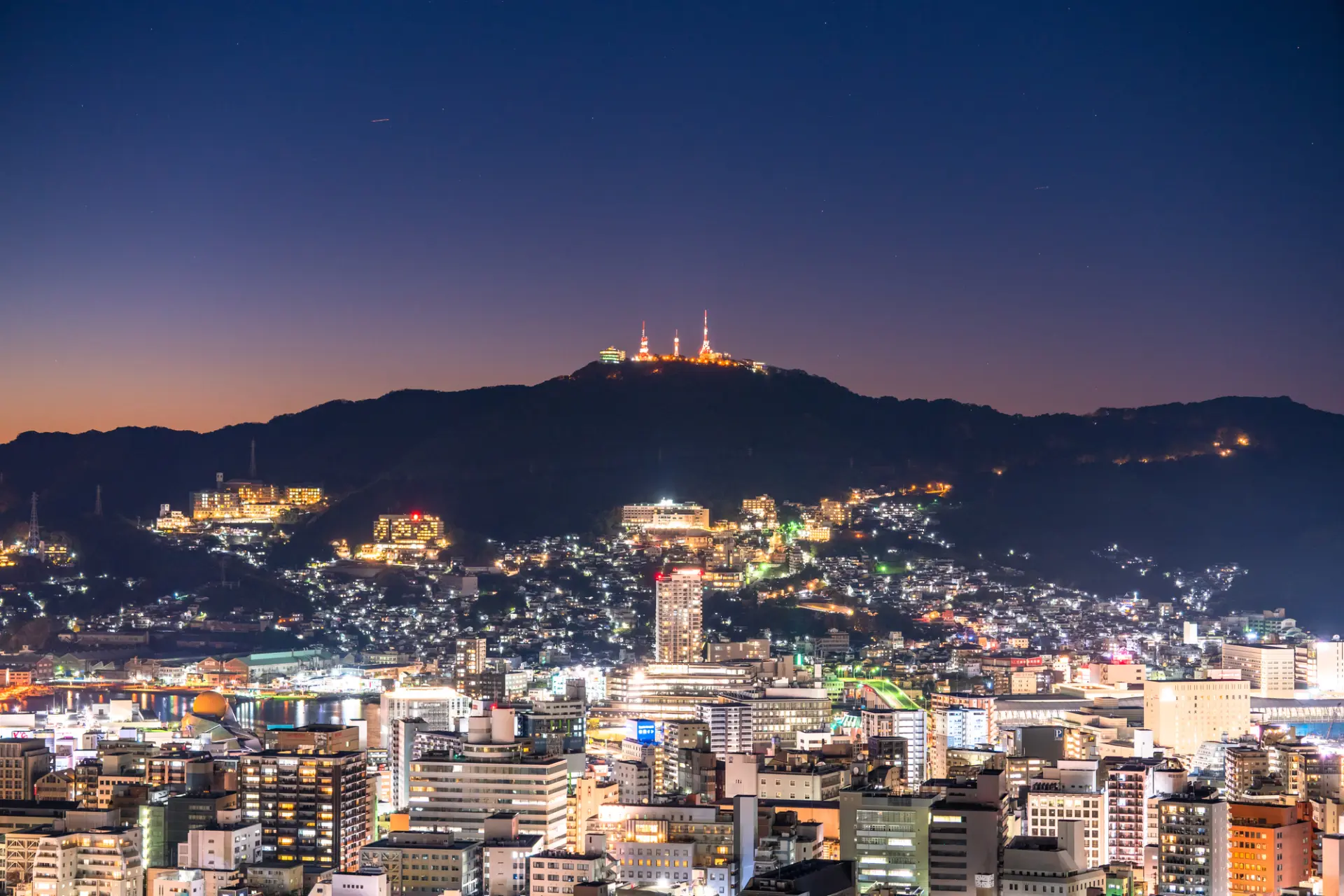 ビュースポットごとに異なる夜景を楽しめるのも魅力