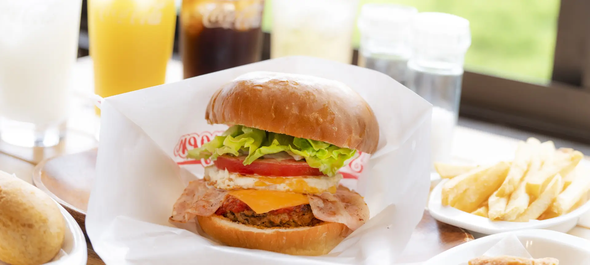 在九十九島的絕景中，享用精心製作的佐世保漢堡