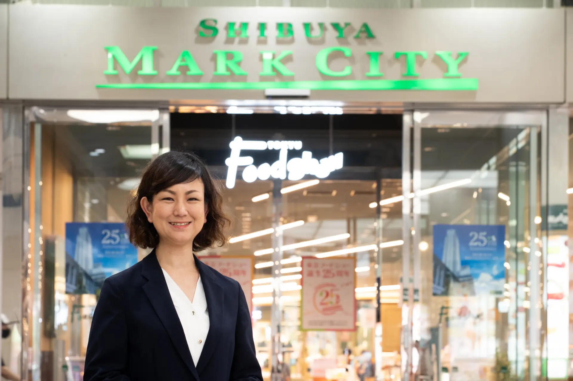 「渋谷 東急フードショー」デリゾーンを担当するスタッフ