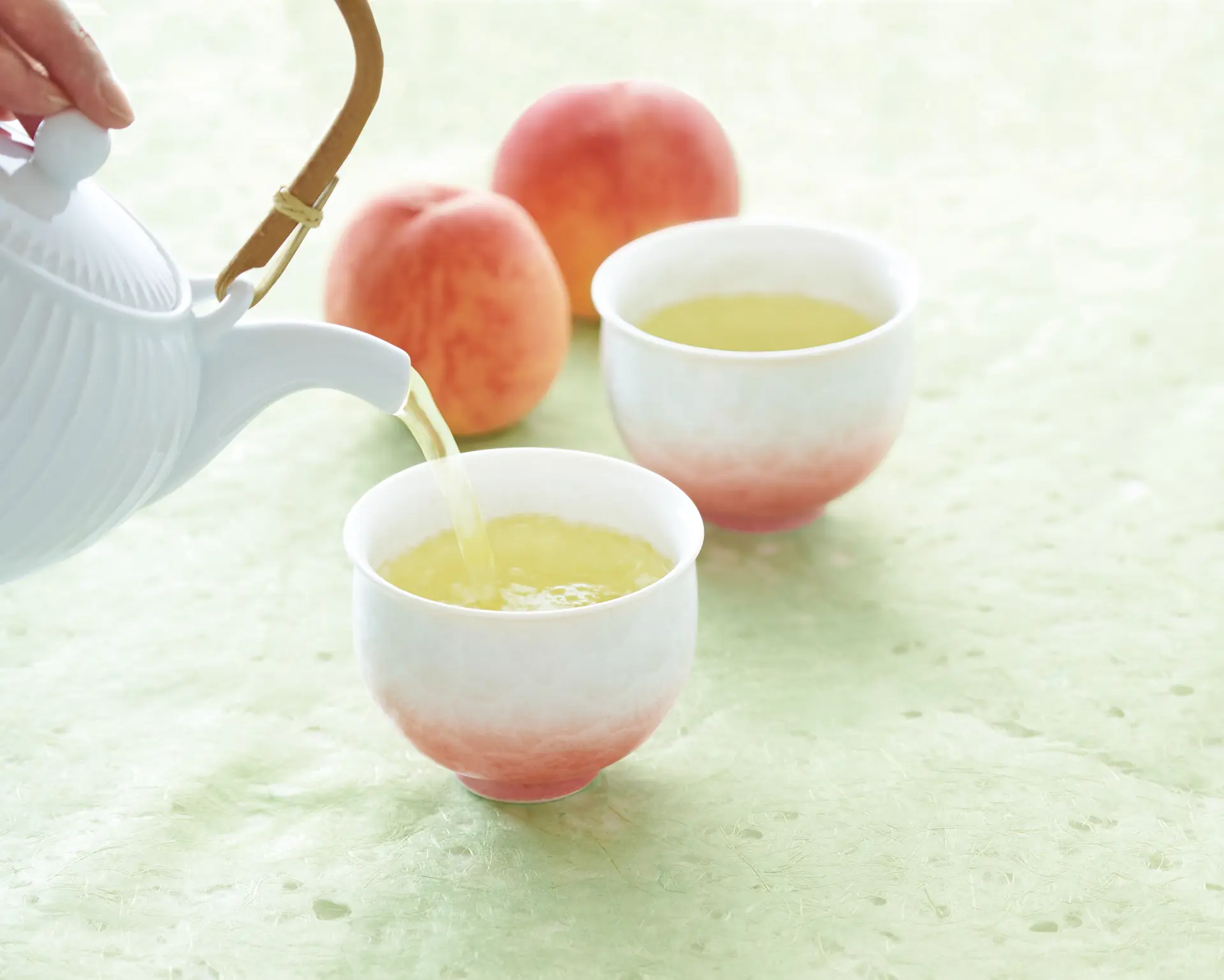 白桃と煎茶をかけ合わせた「白桃煎茶」