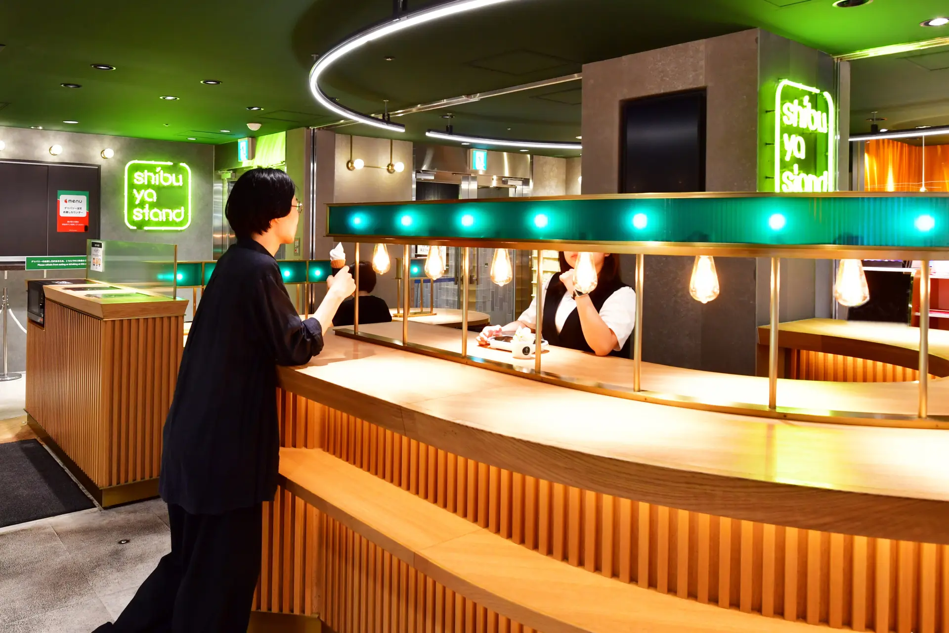 「渋谷 東急フードショー」地下１階の「シブヤスタンド」