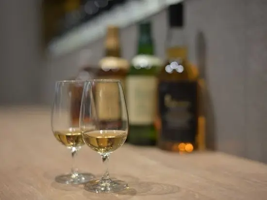 洗練されたお酒の飲み比べ