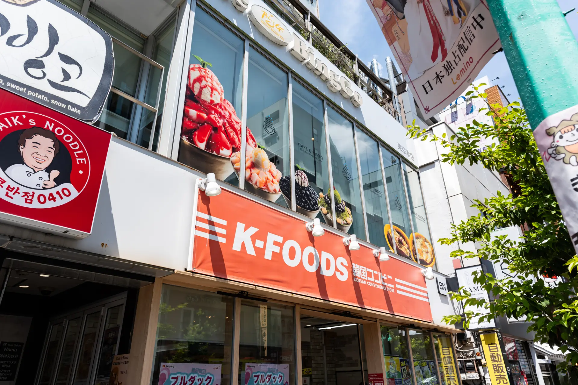 韓国で人気のインスタント食品も多数揃うコンビニ