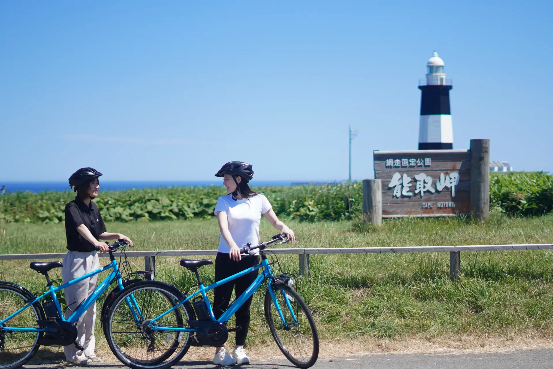Take a commemorative photo with the Notoro Cape Lighthouse.
