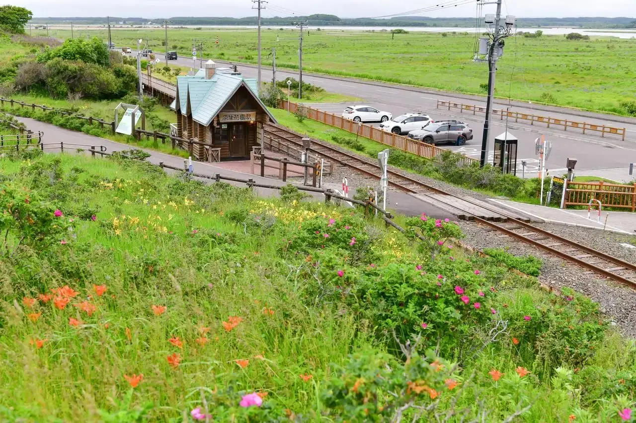 JR Senmo Line’s “Genseikaen” Station, open only from May 1 to October 31