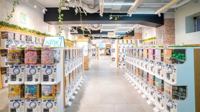 扭蛋機專賣店「gashacoco」完整指南！在匯集約1,500台的「gashacoco 池袋」入手最新＆限定扭蛋吧〜