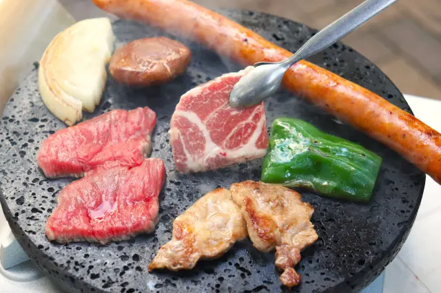 With far-infrared heat, meat is crispy on the outside and tender and juicy on the inside.