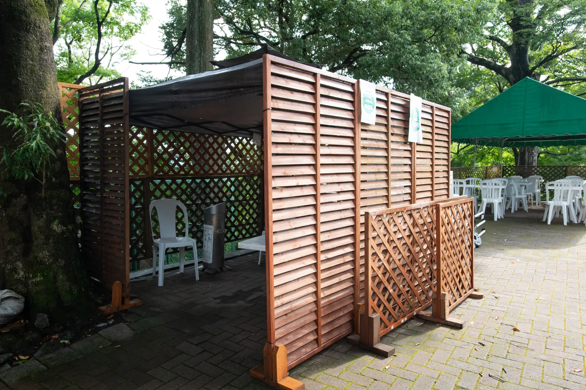 Smoking area located near the entrance