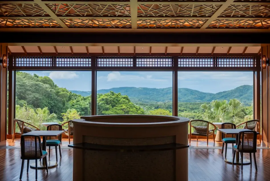 やんばる森の美しい景色が広がる「TROPICAL OASIS」