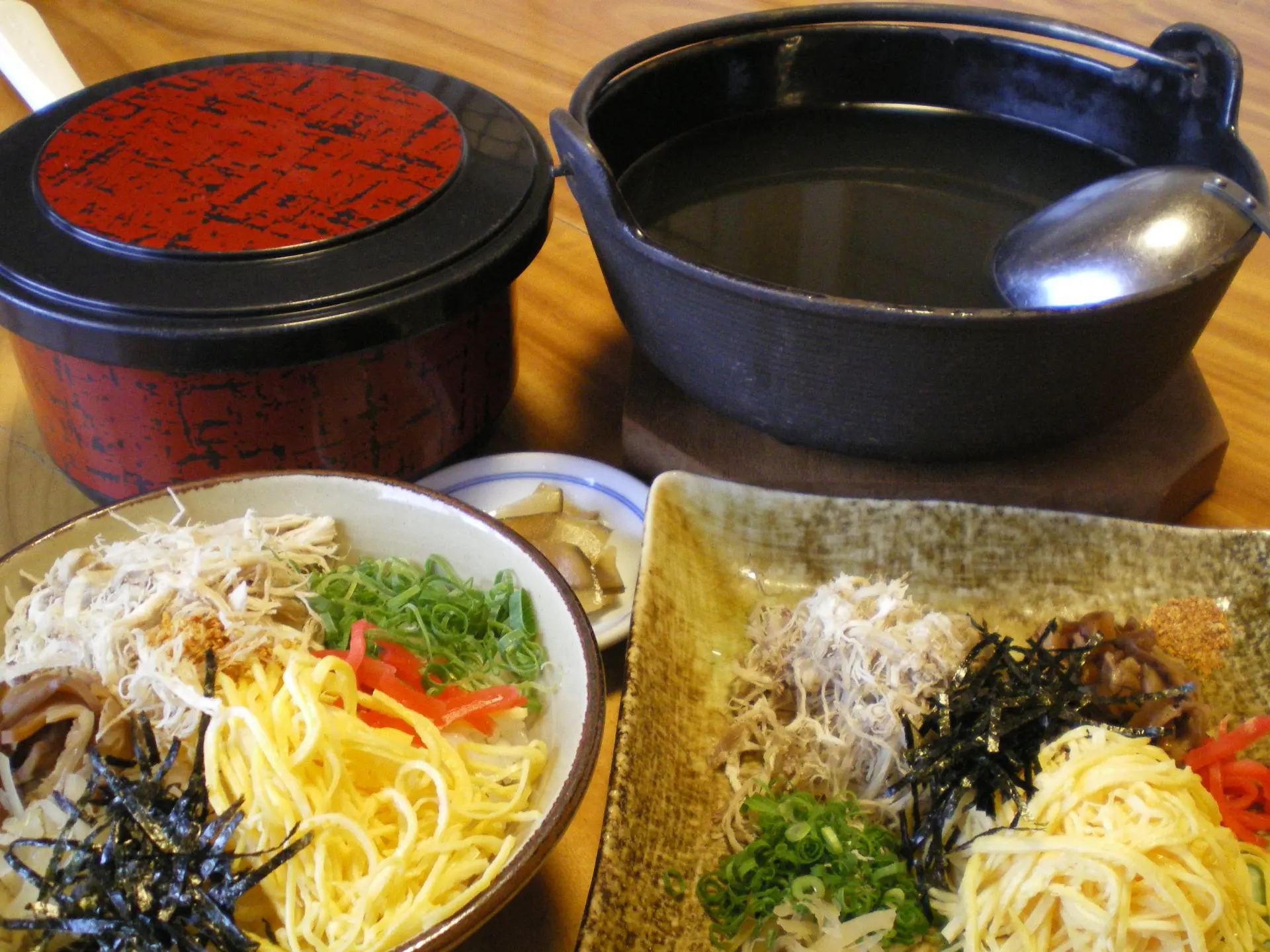 「屋入鶏」と呼んでいる鶏を使用した鶏飯