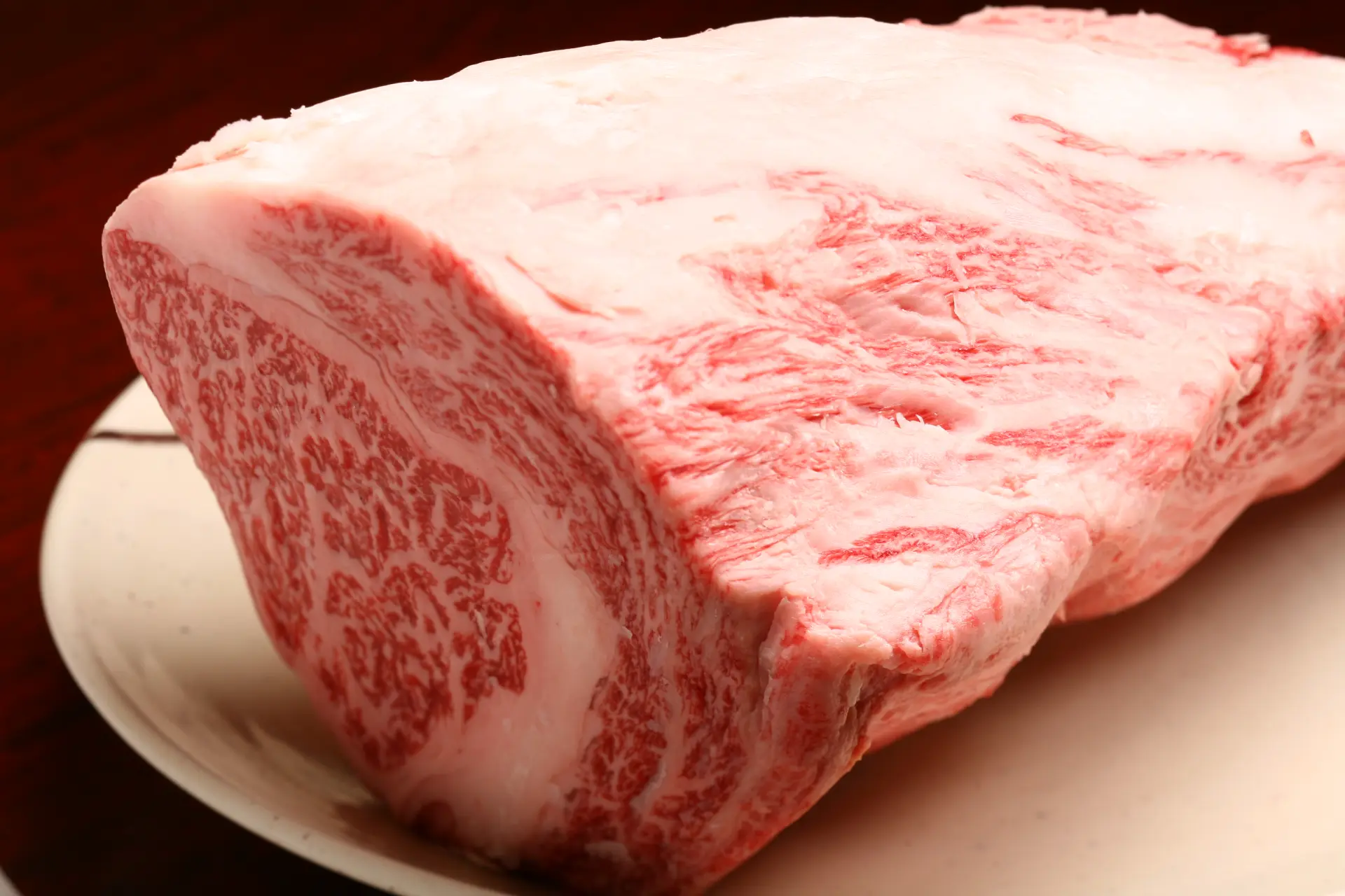 熊野牛はとろける脂の旨みが特徴