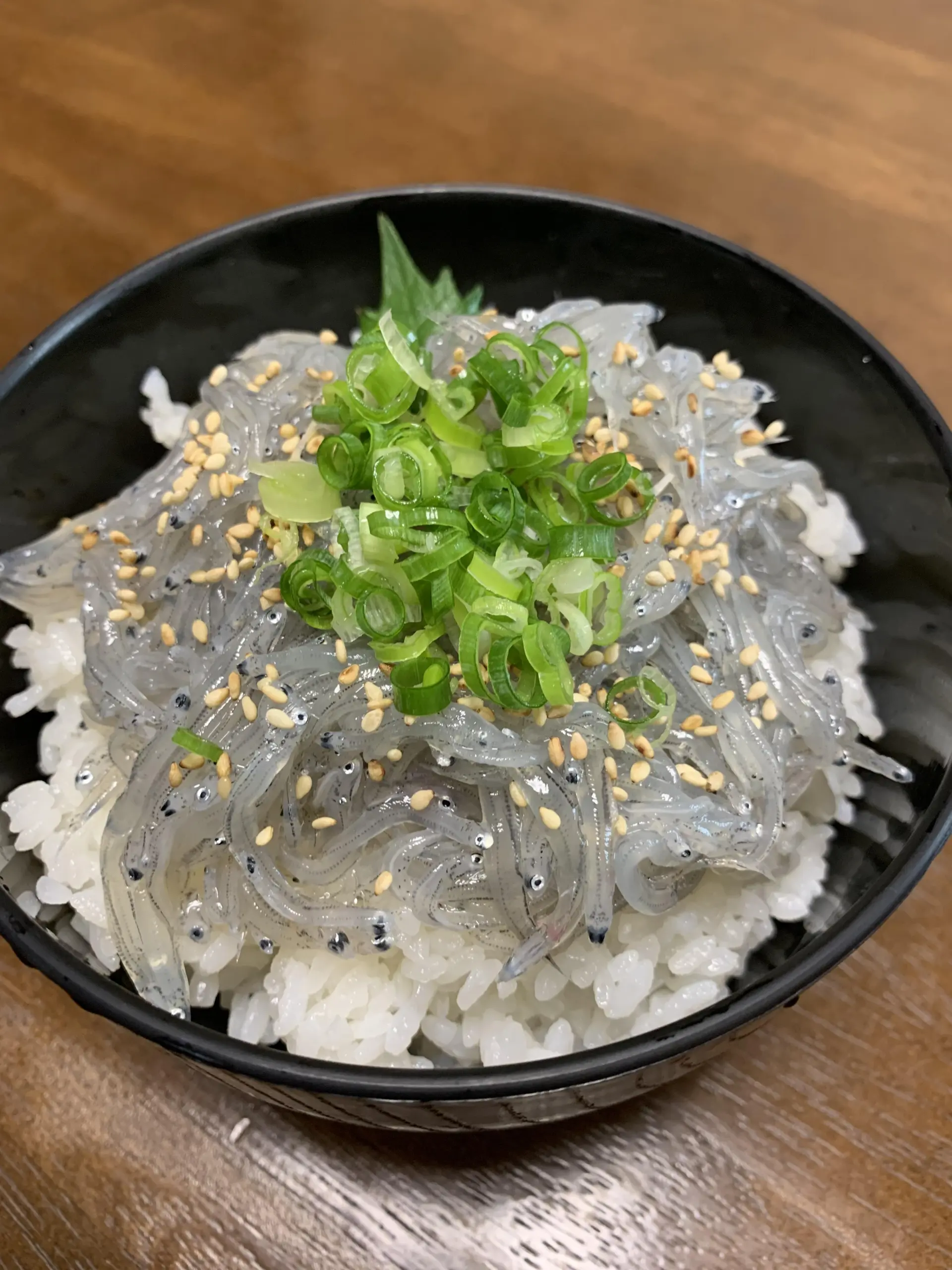生しらす丼(みそ汁付)