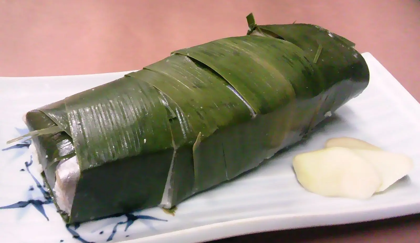 「あせ」という葉で巻かれる「なれすし」