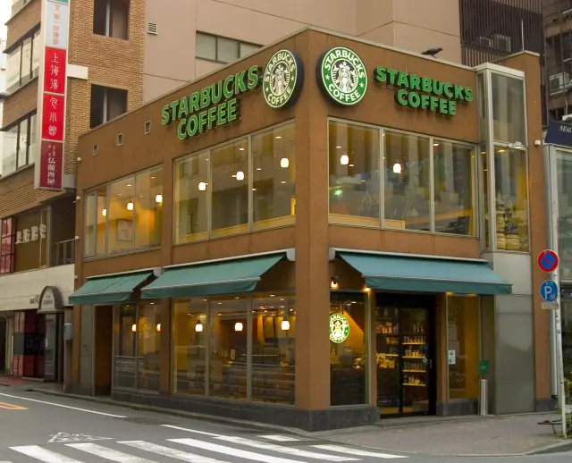 1号店を示すゴールドプレートが飾られる「銀座松屋通り店」