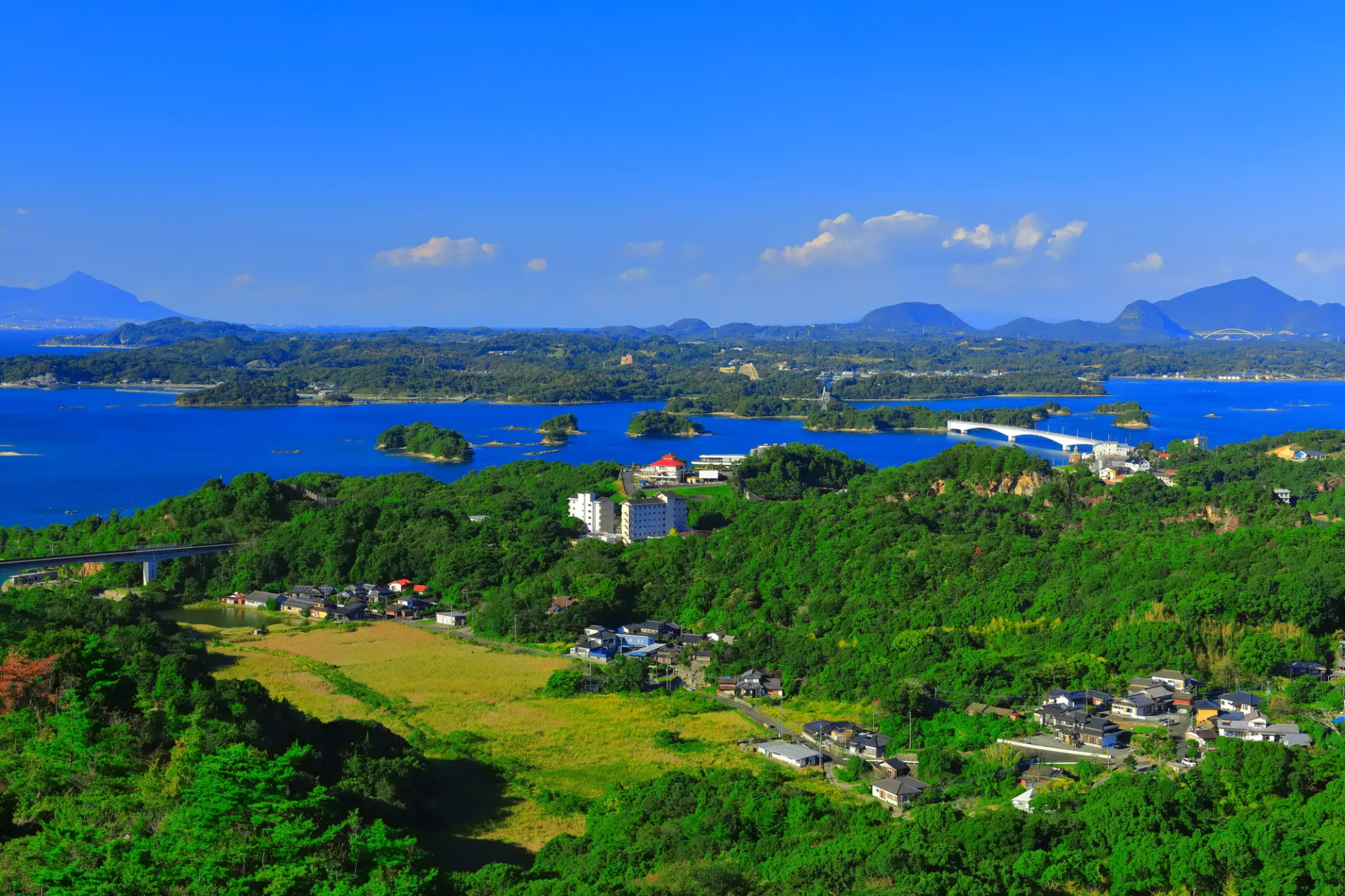 四面環海,由大大小小約120座島嶼所組成的天草地區