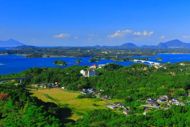 四面環海，由大大小小約120座島嶼所組成的天草地區