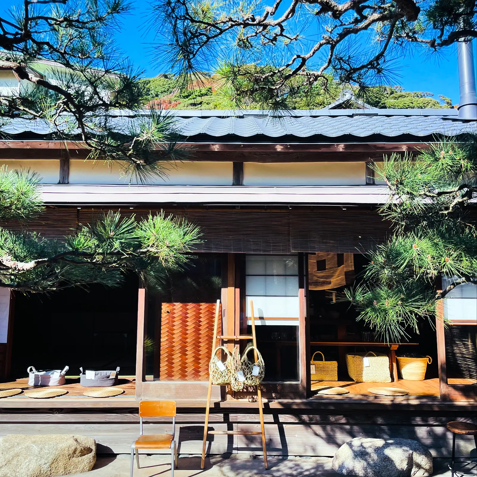 国産・手作りの作品が並ぶ雑貨屋