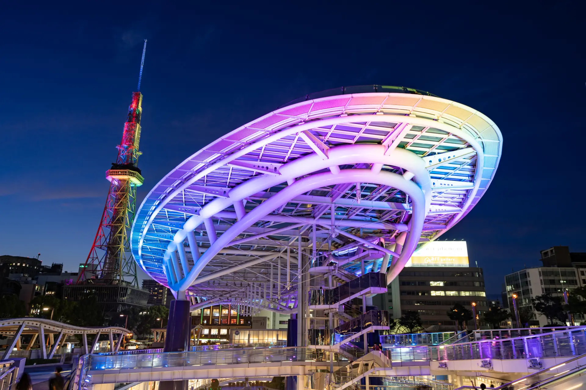 夜間點燈後的「綠洲21」