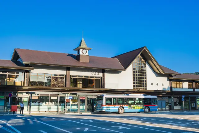 東京都心部からのアクセスも良好なJR鎌倉駅