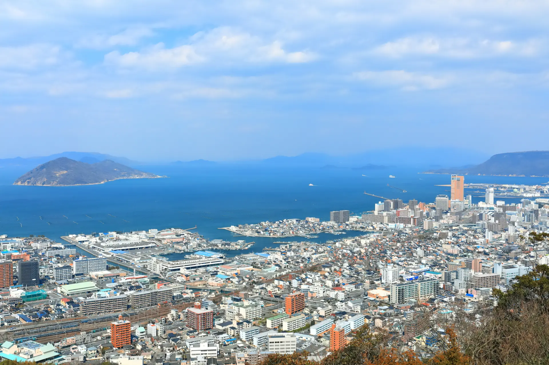 レンタカーを利用しないなら都市部の高松市内の観光がお勧め