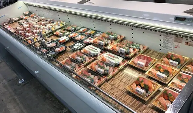 寿司に丼、お弁当、お惣菜などもテイクアウトできる