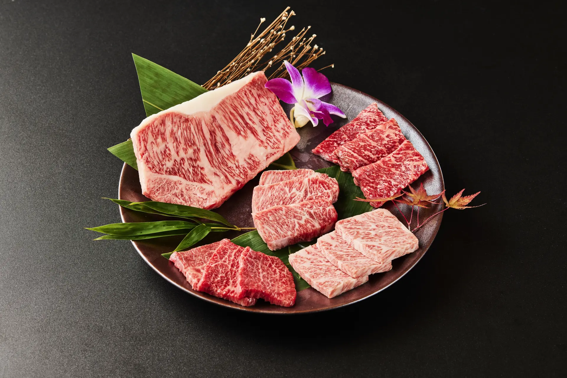 複数の部位を味わえる「長崎和牛盛合せ」