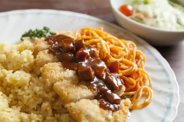 長崎独自の名物料理「トルコライス」