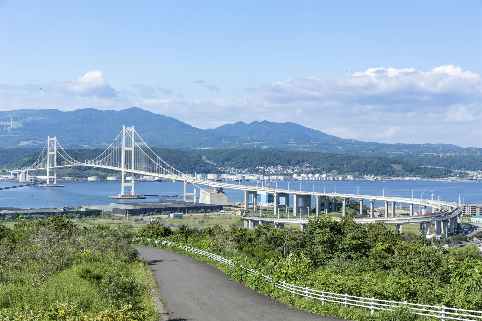 日本夜景遺産にも認定された、白鳥大橋の全景を望む絶景展望台