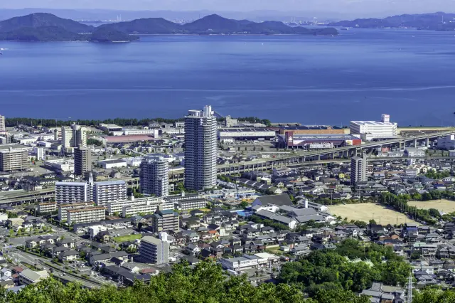 新旧の街並みが共存する宇多津