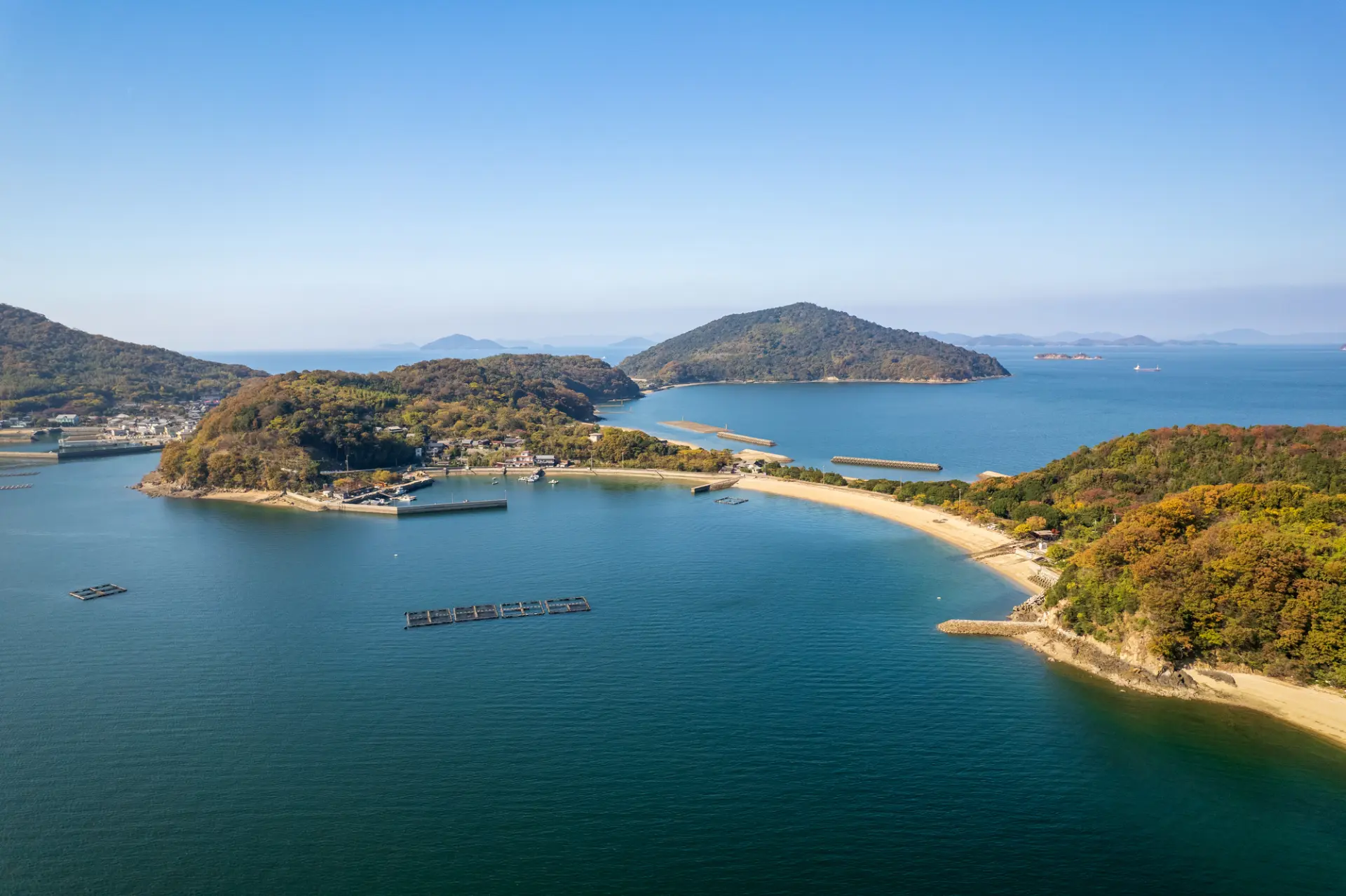 独特な地形を持つ粟島