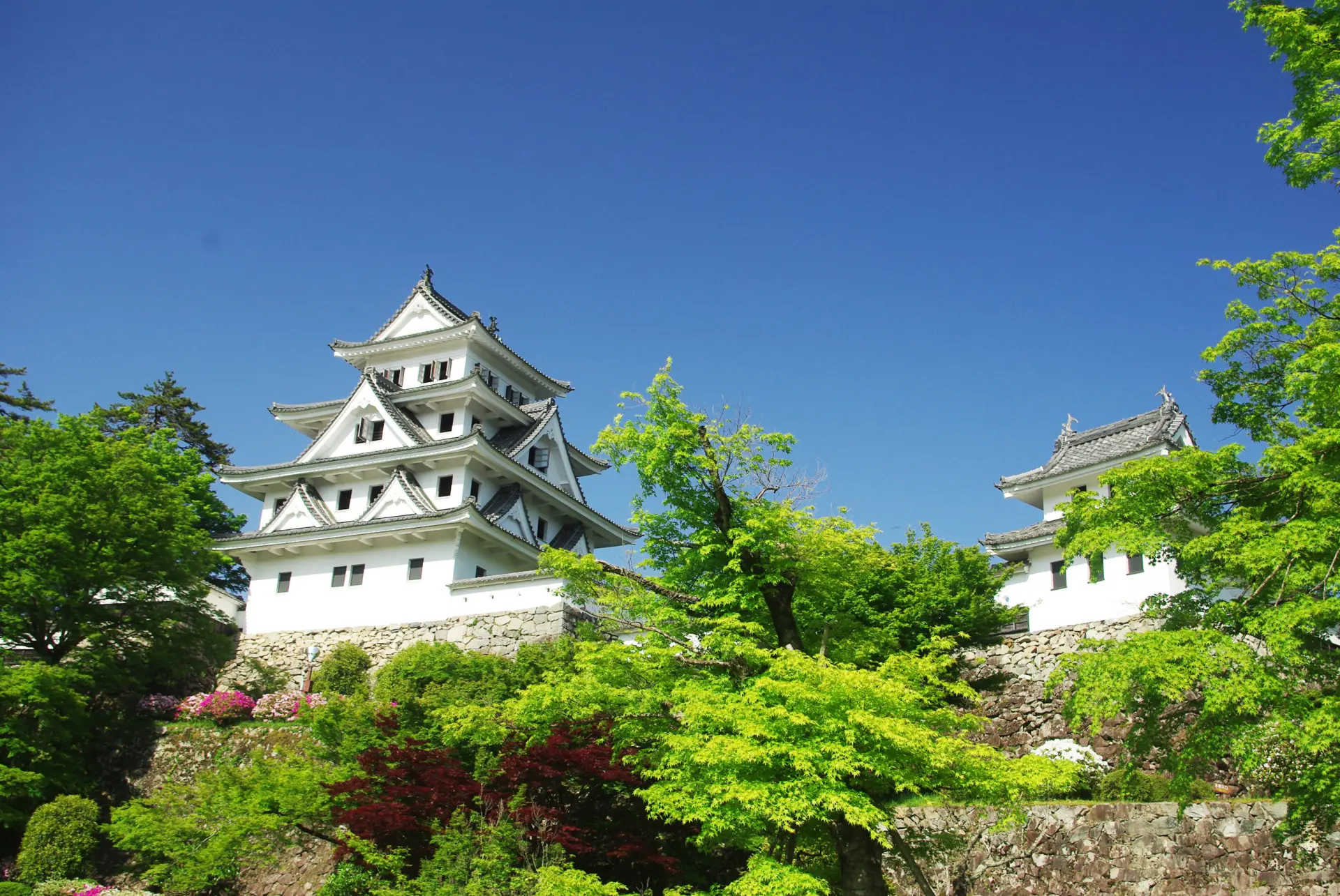木造天守の内部は郡上八幡城ゆかりの所蔵品を多数展示