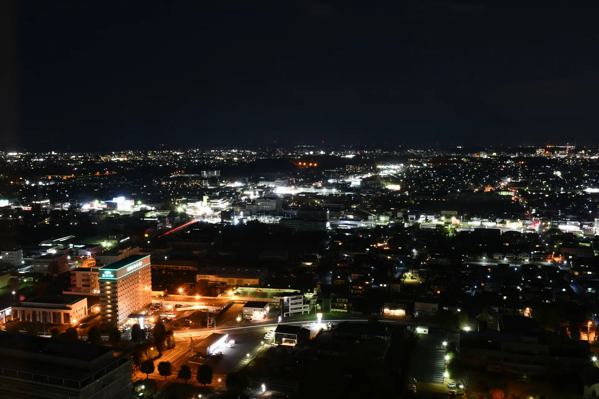 街の中心部から見下す水戸市の夜景