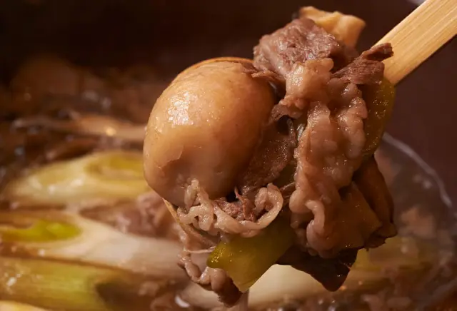 牛肉を合わせて仕立てられている「芋煮」