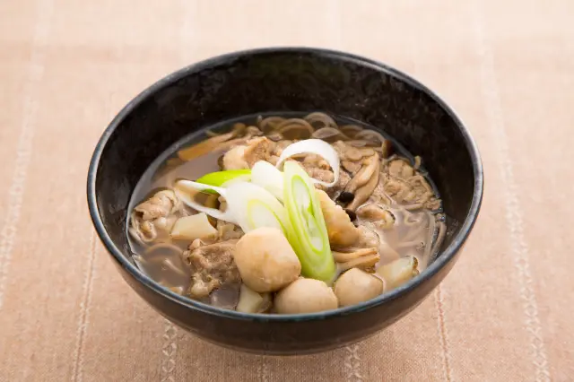 山形名物の「いも煮」が入った芋煮そば