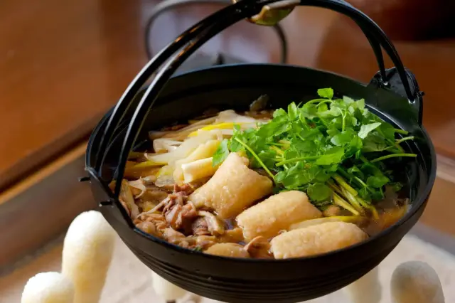 手作りのたんぽが主役の「きりたんぽ鍋」