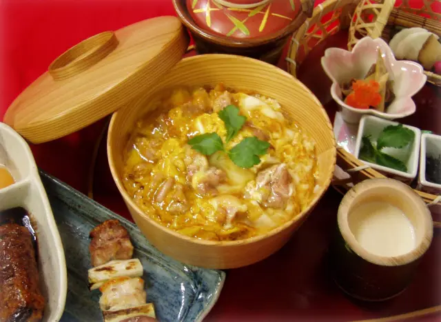 曲げわっぱ親子丼コース