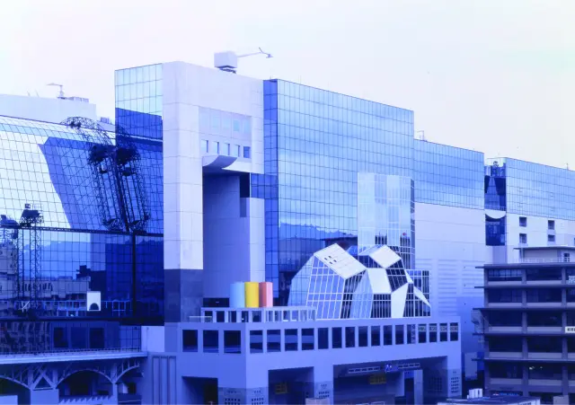 「衣食住」のすべてが揃う、京都駅直結のショッピングスポット