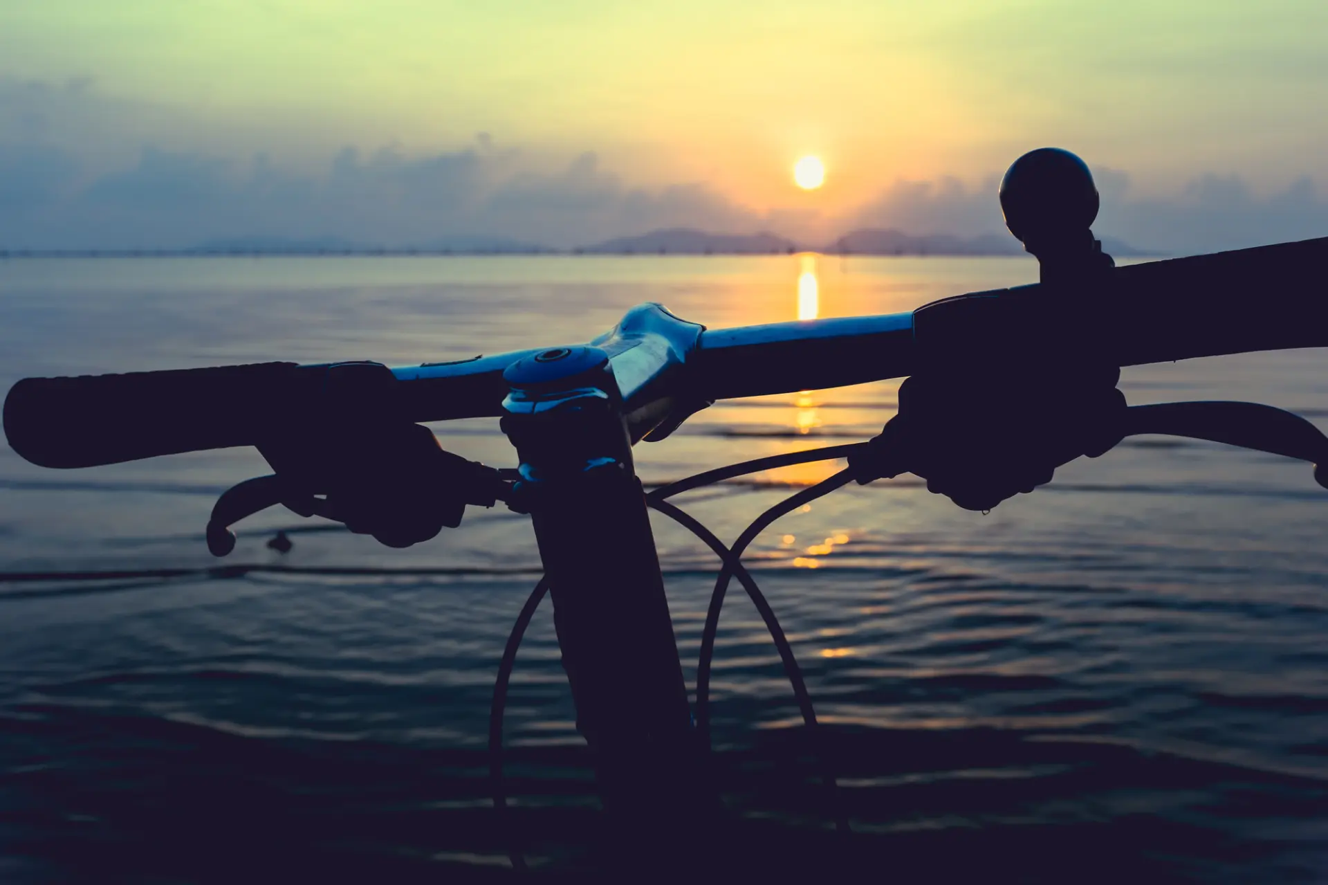 推荐骑自行车在岛上悠闲巡游