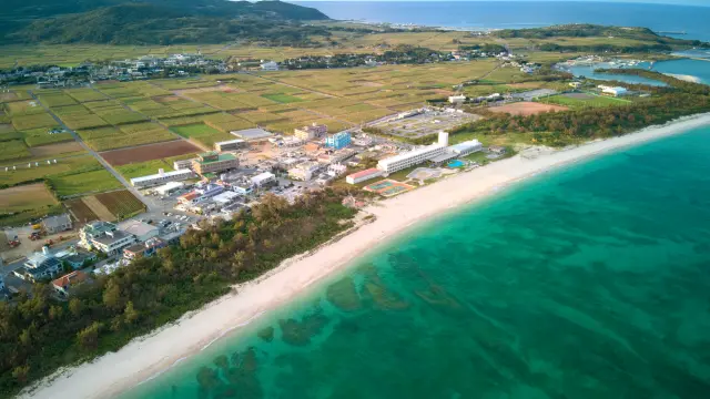 Kumejima surrounded by beautiful seas