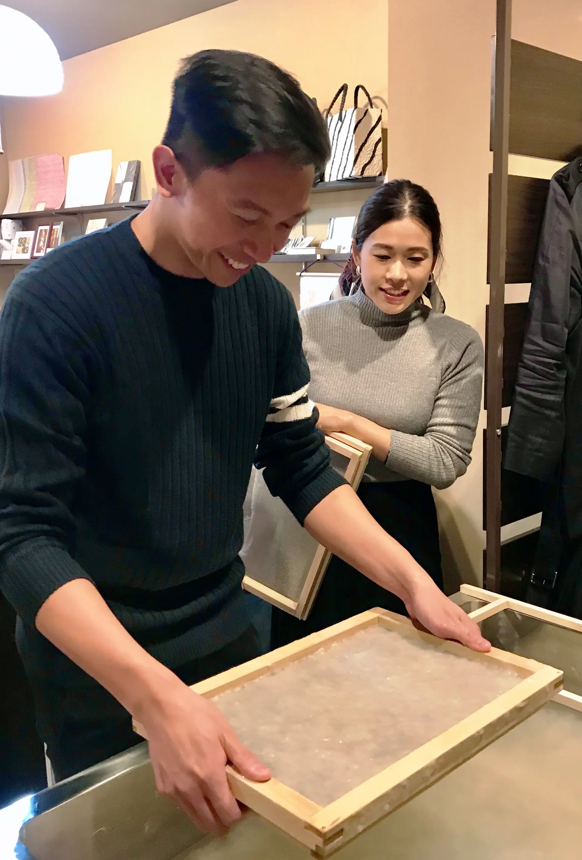 体験する観光客