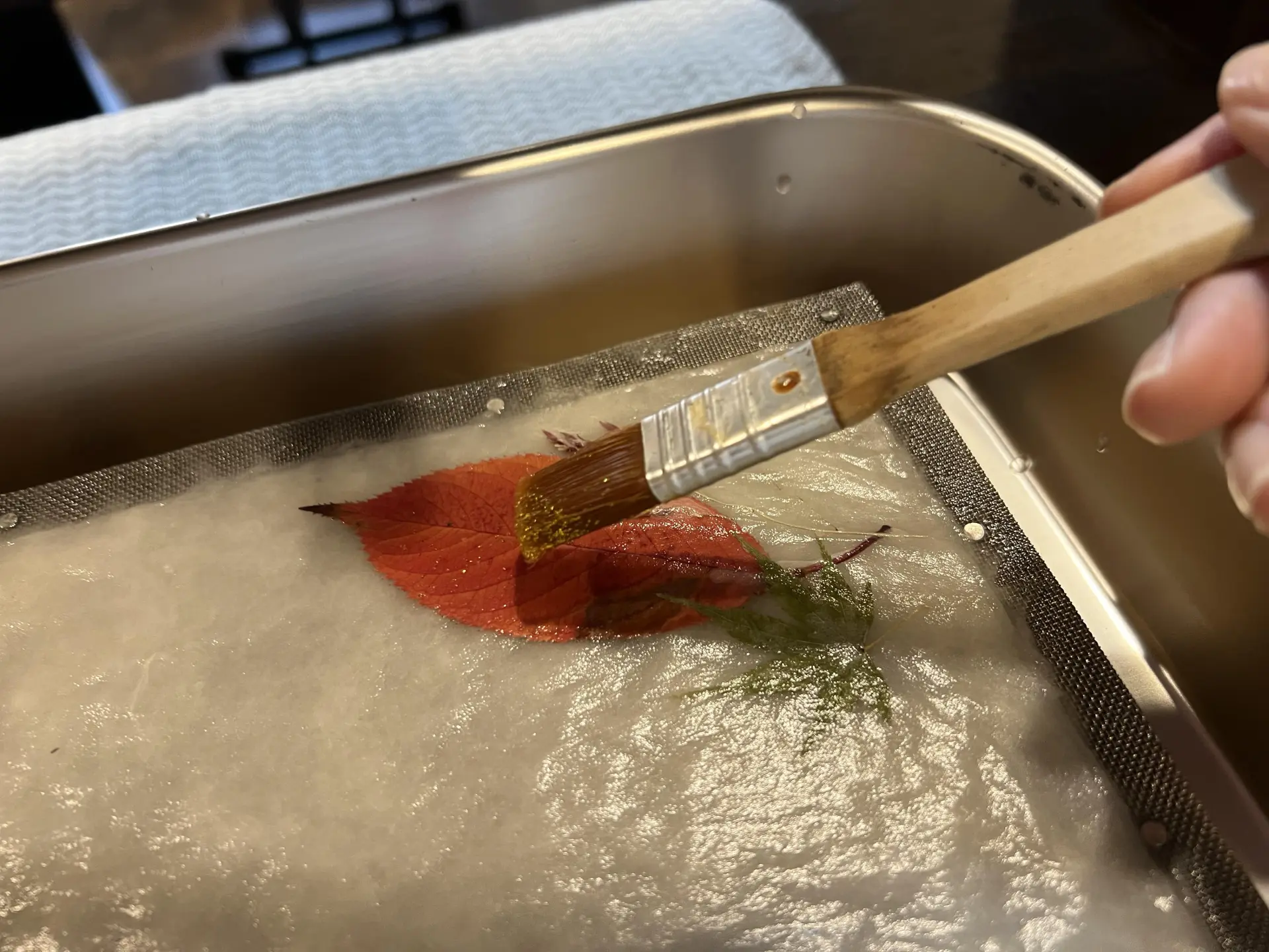 金粉をつける