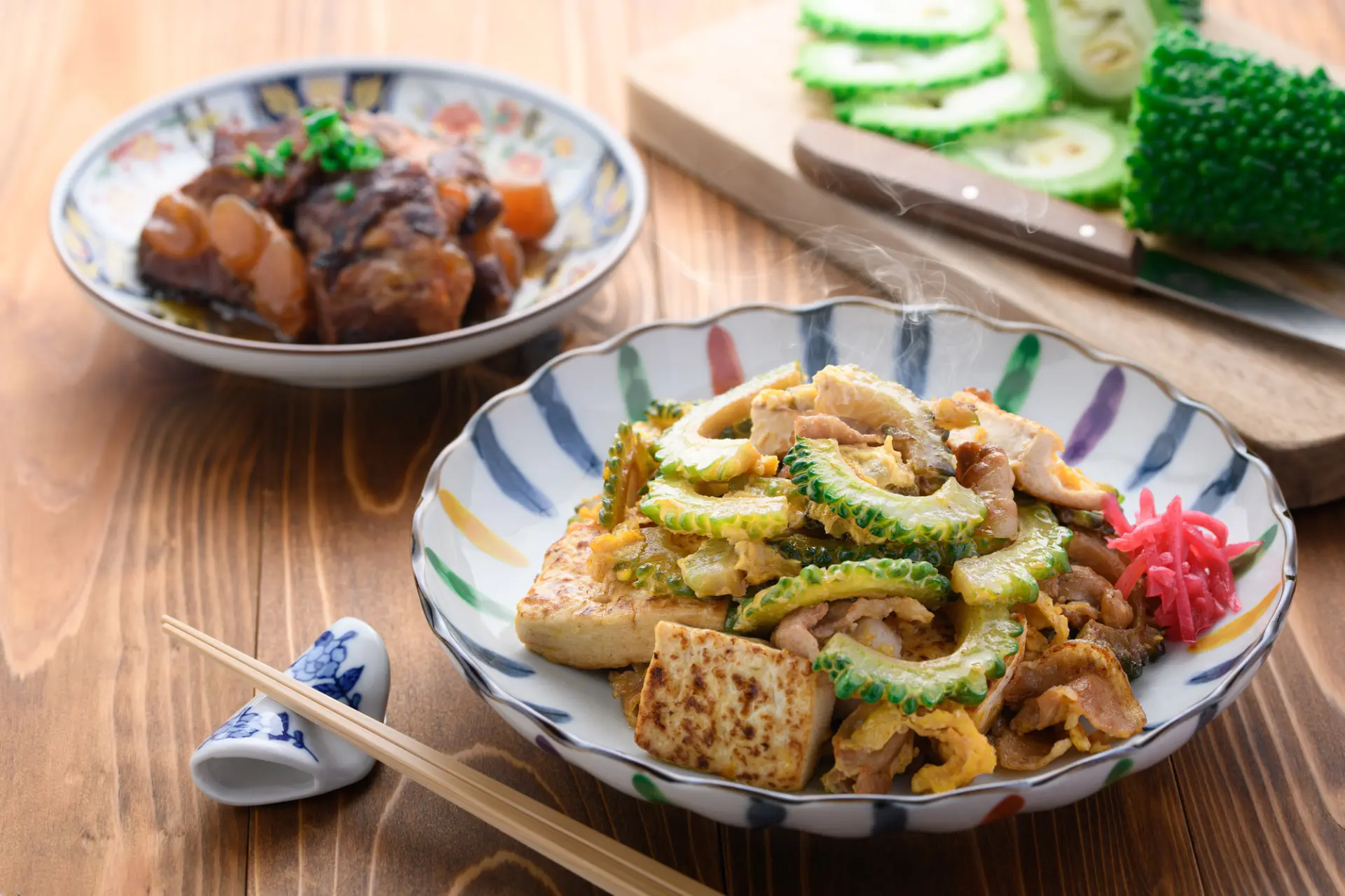 定番の沖縄料理とお酒を堪能できる居酒屋(※写真はイメージです。)