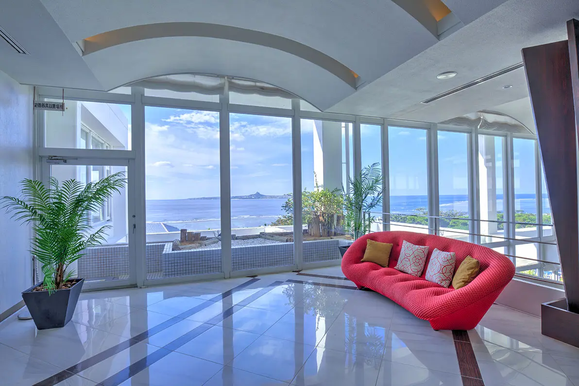 沖縄美ら海水族館から徒歩5分のリゾートホテル