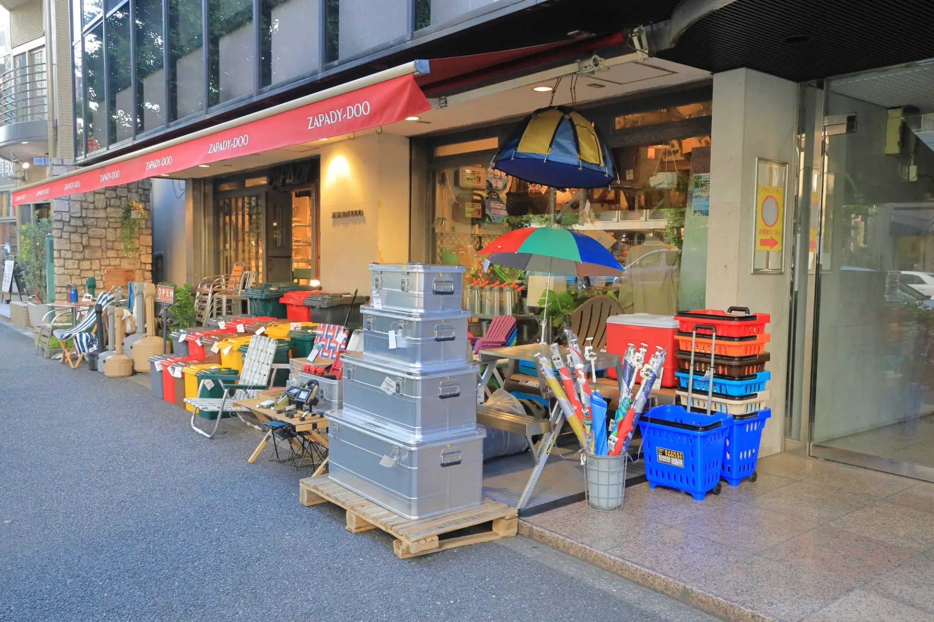 ユニークなアイテムに出会える老舗雑貨店