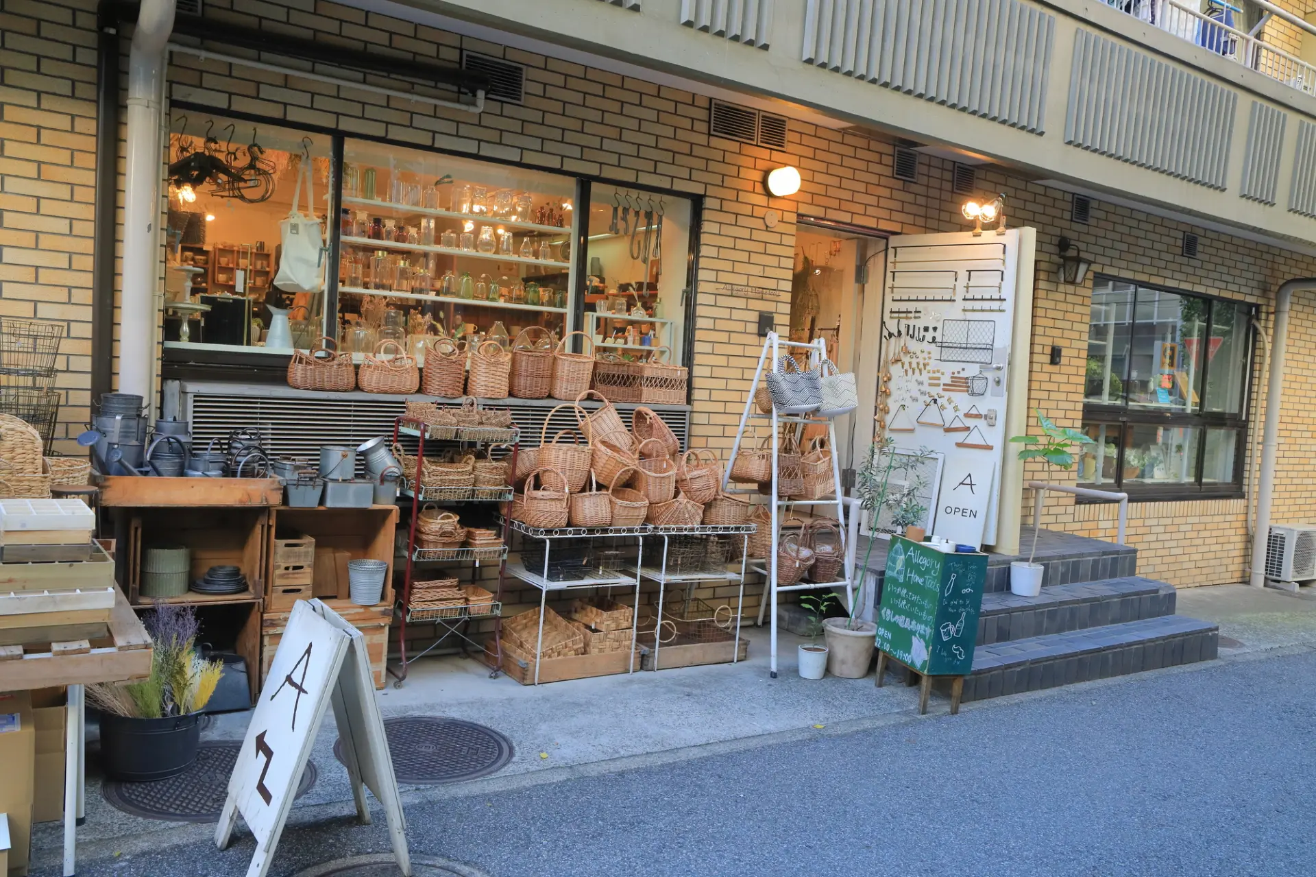 日常的に使いたくなる道具を取り揃える雑貨店