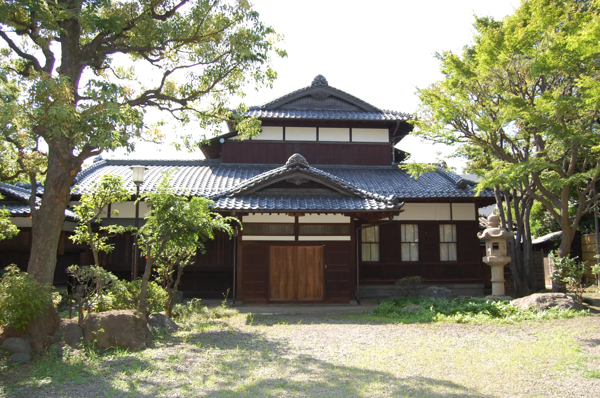 震災や戦火をくぐり抜け、都会に残る近代和風建築