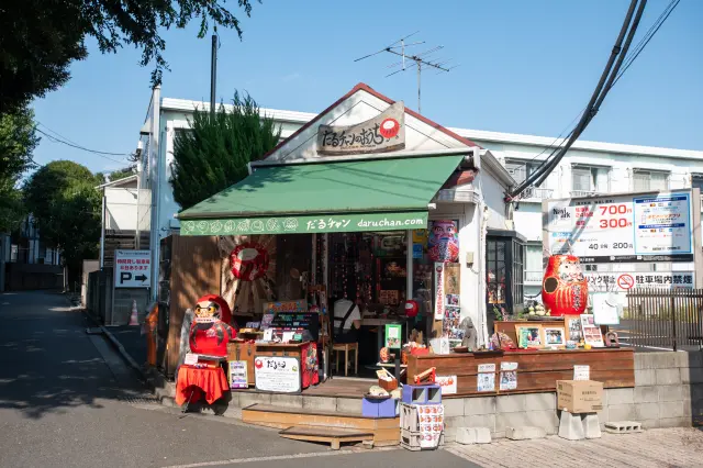 店の外観。ガラス扉で店内の様子も見やすい