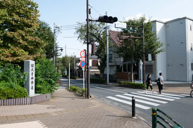 「深大寺西参道」の入り口から徒歩30秒