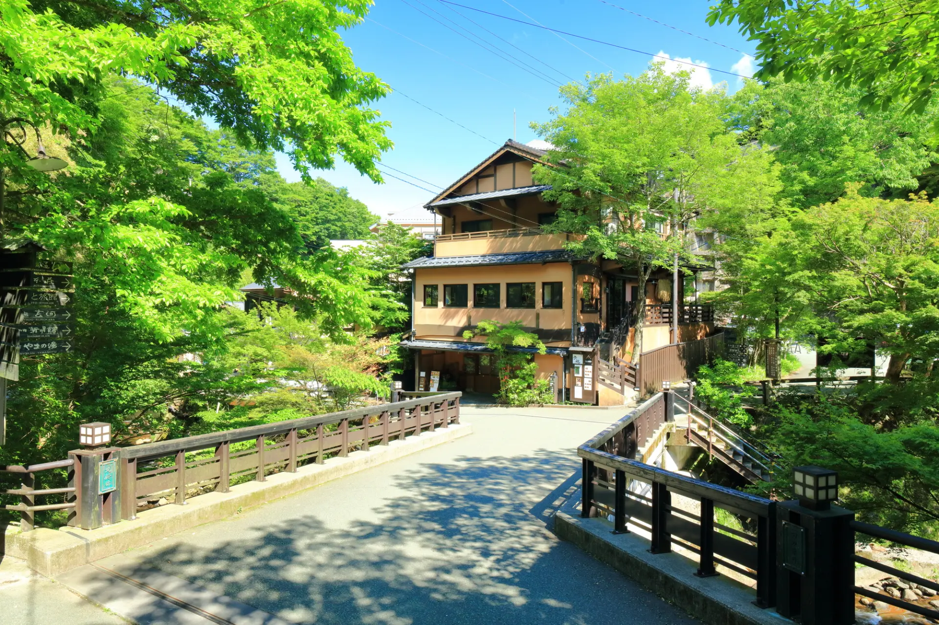 黒川温泉を象徴する木造橋