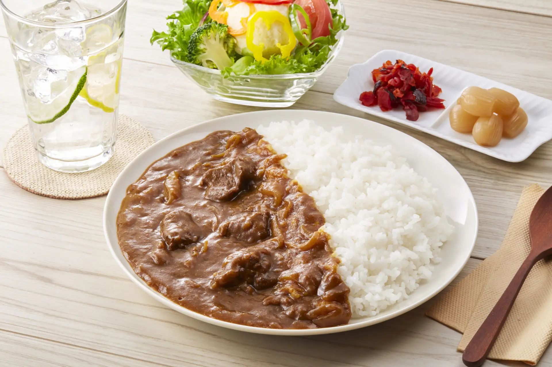 人気メニューの阿蘇のあか牛カレー(※写真はイメージです。)